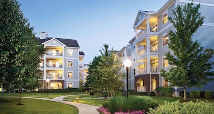 Discover the Heart of Music City at Wyndham Nashville – 2 Bd. Dxl-Family Getaway