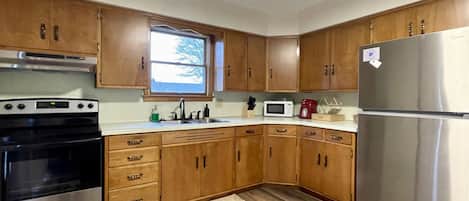 Refrigerador, microondas, horno, placa de cocina