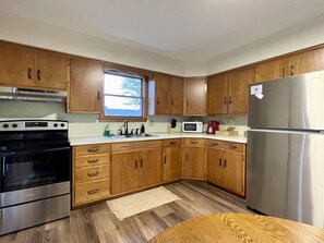 冰箱、微波炉、烤箱、炉灶