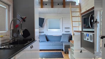 TinyHousebeiDresden klein aber fein, beste Lage Naturteich große Terrasse - Nähe Sächsische Schweiz | 1 quarto, cofres nos quartos, individualmente decorados
