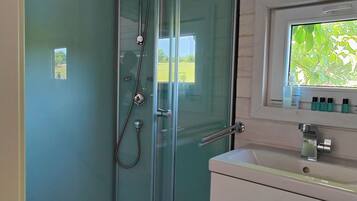 TinyHousebeiDresden klein aber fein, beste Lage Naturteich große Terrasse - Nähe Sächsische Schweiz | Baño | Ducha, secador de pelo, jabón y champú