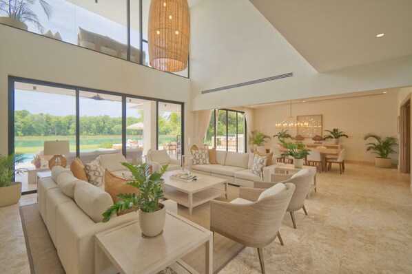 Villa, Smoking - Modern Lake Villa With English Speaking Staff in Golf and Beach Resort (Punta Cana)