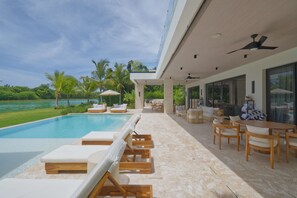 Villa, Smoking - Modern Lake Villa With English Speaking Staff in Golf and Beach Resort (Punta Cana)
