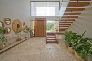 Villa, Smoking - Modern Lake Villa With English Speaking Staff in Golf and Beach Resort (Punta Cana)