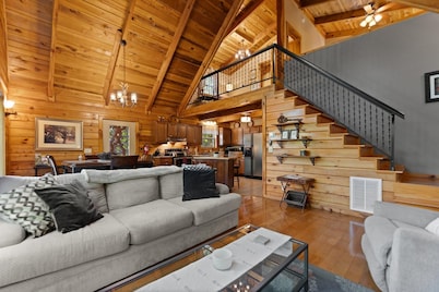 Discover Serenity at Hidden Ridge, Hot Tub, Satellite TV, firepit.