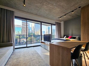 Basic-lejlighed | Skrivebord, arbejdsområde til bærbare computere, gratis Wi-Fi