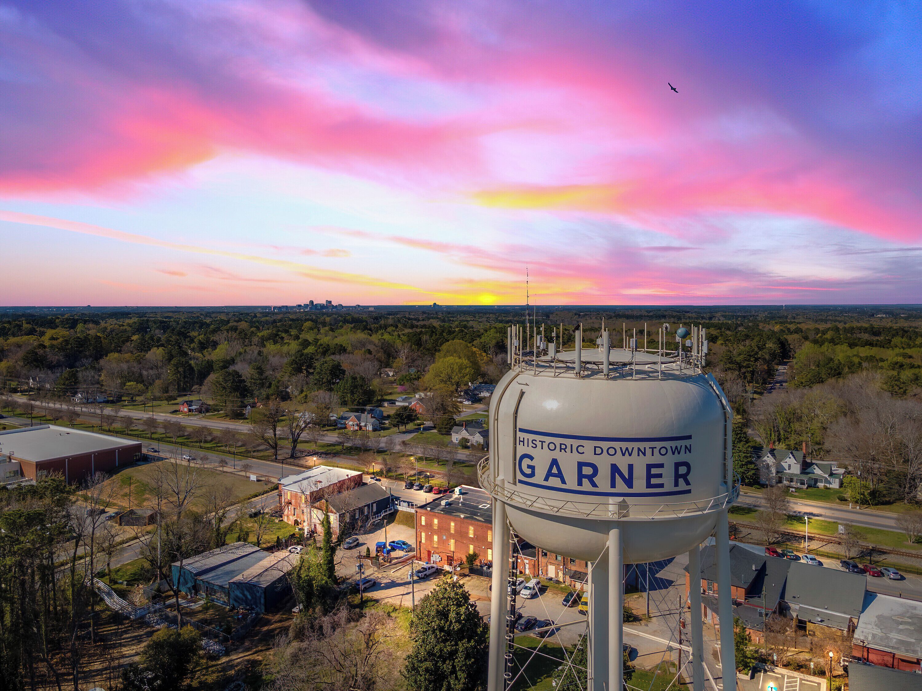 4 BRs / 3 Full Baths - Stroll to Coffee, Bakery, Wine Bar - Downtown Garner