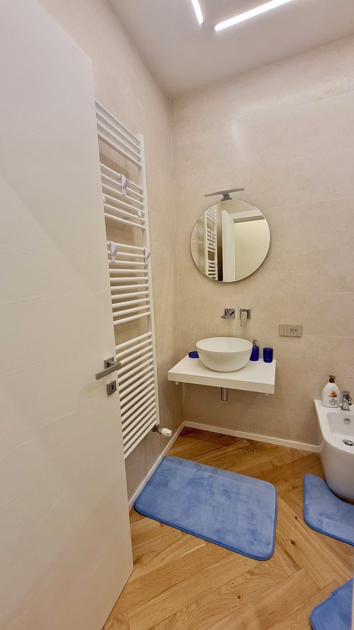 Dusche, kostenlose Toilettenartikel, Haartrockner, Bidet