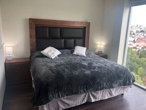 3 habitaciones, escritorio, tabla de planchar con plancha y wifi 
