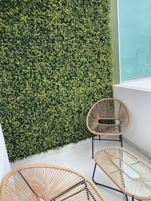 المنطقة المحيطة بالمنشأة