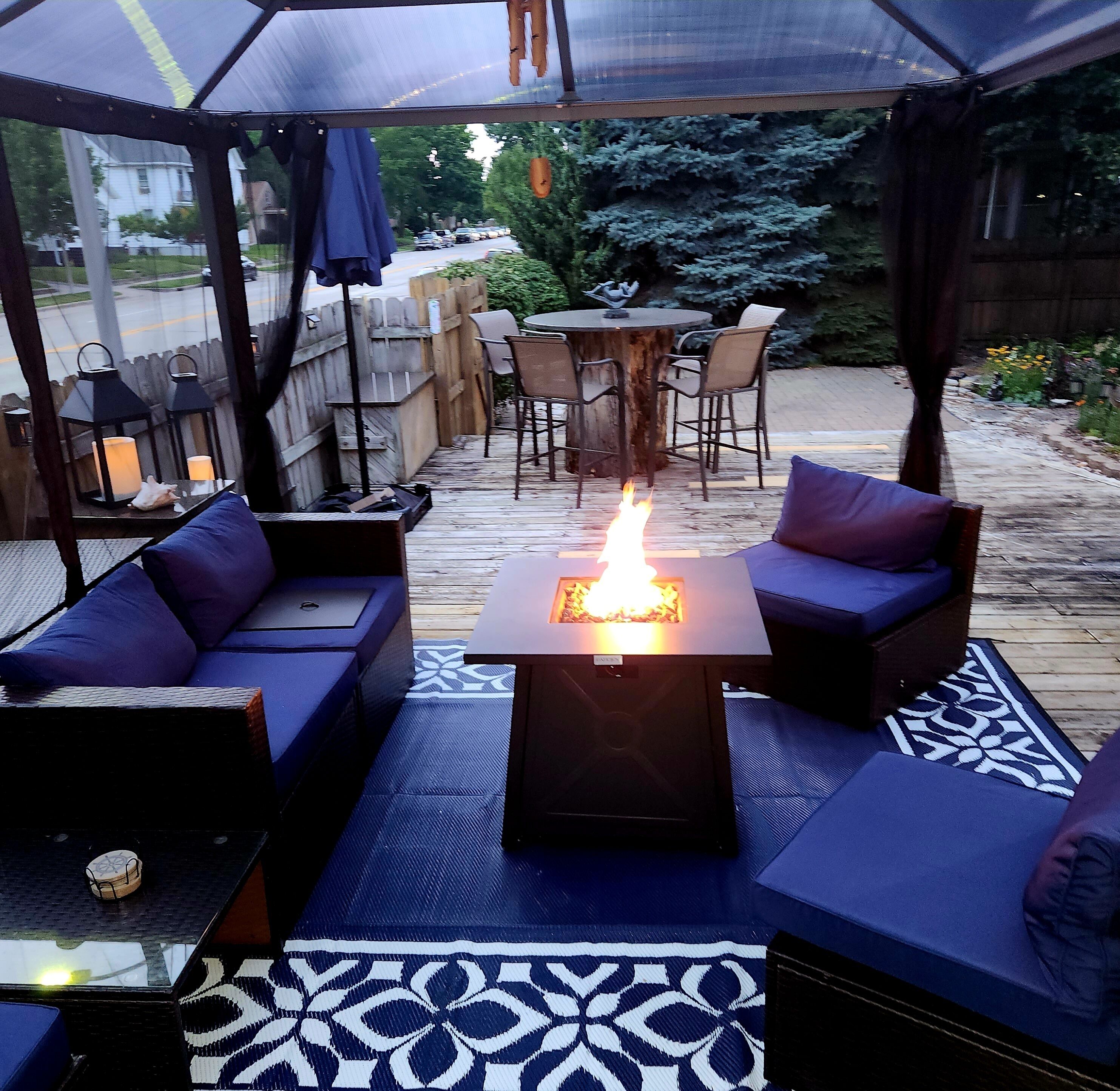 屋外ダイニングエリア