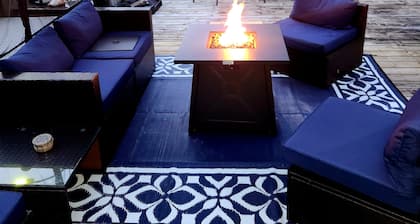 Family & Business Travel Ready- North Beach Bungalow! Minutes to Everything!