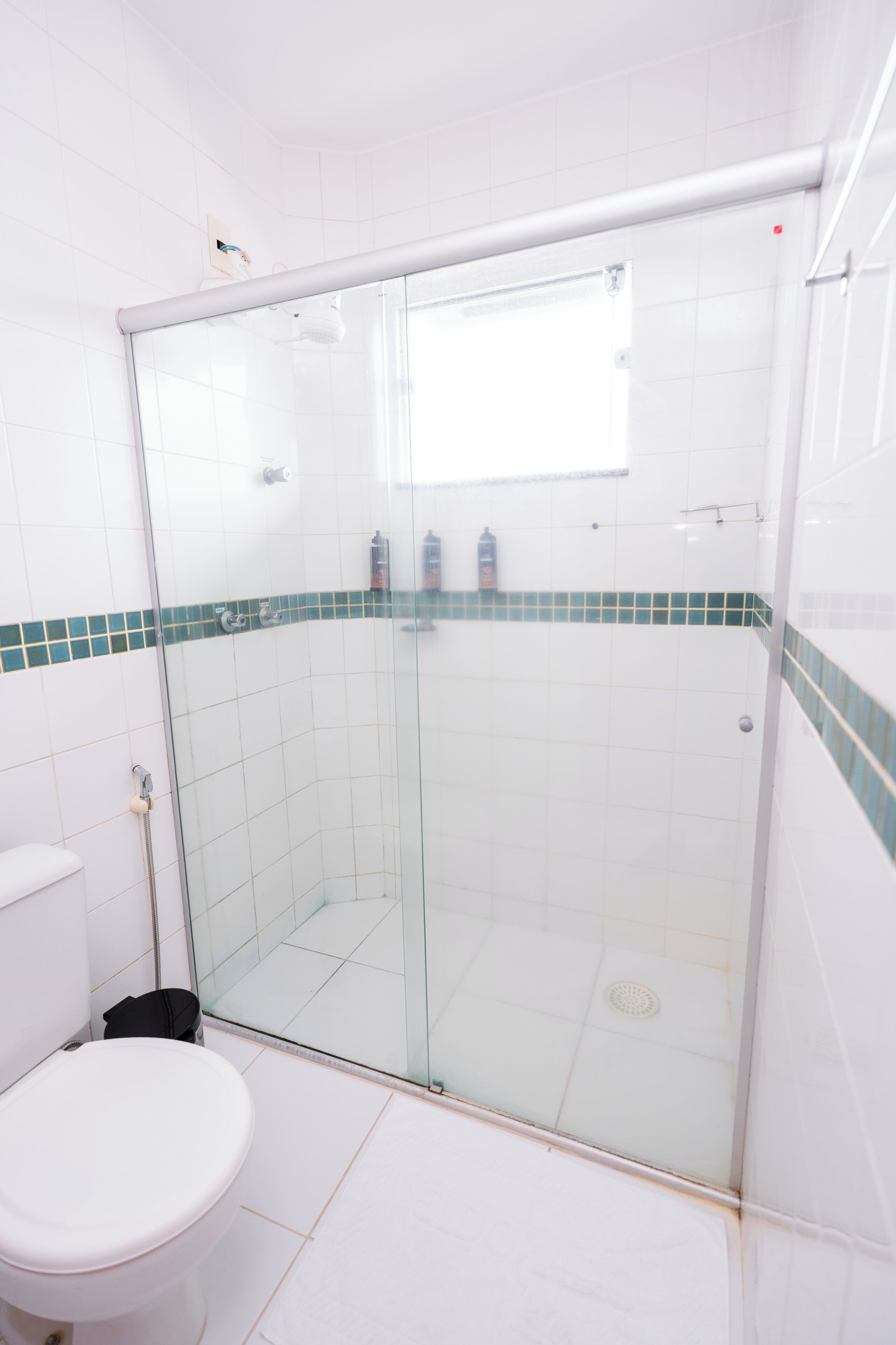 Basic Twin Room, 2 Single Beds | Bathroom | Towels