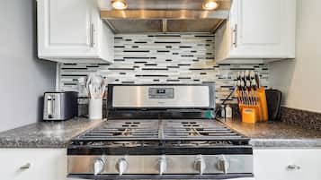 Mikrowelle, Ofen, Herdplatte, Geschirrspüler