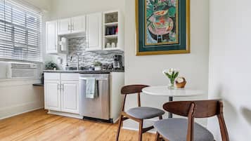 Micro-ondes, four, plaque de cuisson, lave-vaisselle