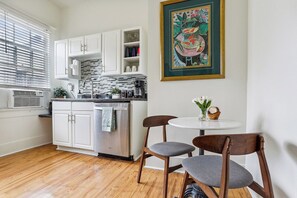 ميكروويف، فرن، موقد طهي مسطح، غسالة أطباق