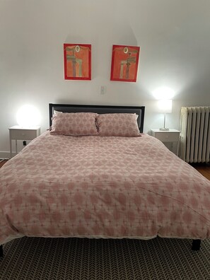 2 bedrooms, in-room safe, iron/ironing board, free WiFi