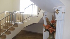 Unclassified image, 5 of 41, button - Sultanate Suites GRA Kano (Kano)