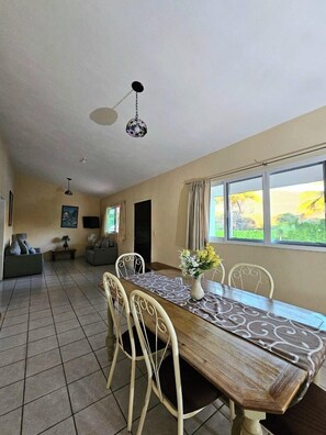 8 camere