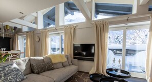 Fernseher, Videospiele, DVD-Player, Stereoanlage