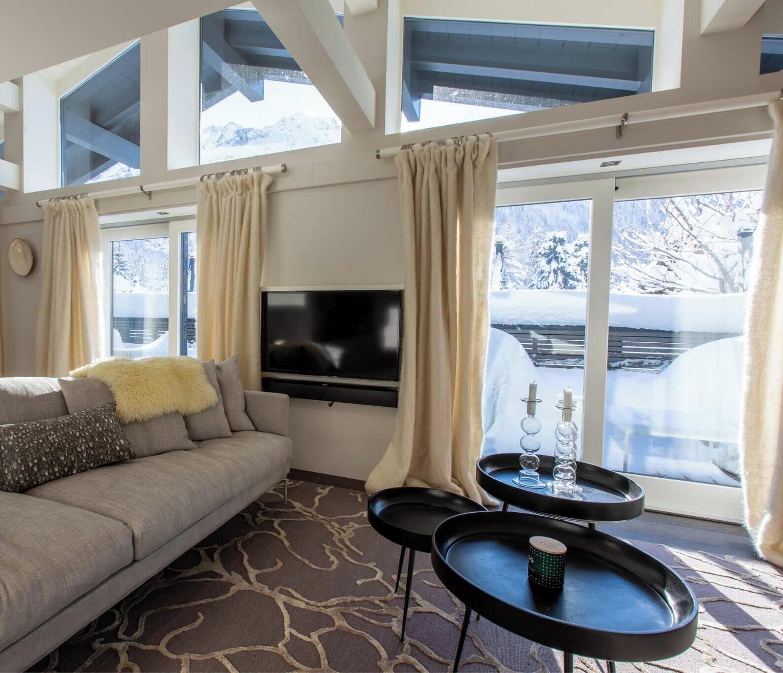 Télévision, jeux vidéo, lecteur de DVD, chaîne hi-fi