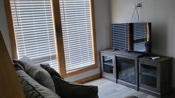 Smart TV y chimenea