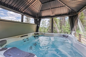 Outdoor spa tub - Tollgate Haven by Park City w/ 3 master bed suites (Summit County)