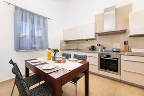 Fridge, microwave, dishwasher, coffee/tea maker