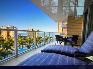 Outdoor dining - DECEMBER AVAILABILITY 12/3~12/6...3 Bedroom Villa..Island side!! (Marco Island)