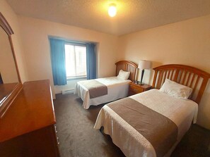 3 bedrooms, free WiFi, bed sheets - Entire 3-Bed. 8-Person Winter Park Condo With Hot Tub & Amazing Location (Winter Park)