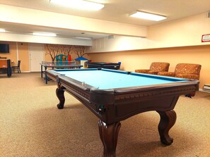 Games room - Entire 3-Bed. 8-Person Winter Park Condo With Hot Tub & Amazing Location (Winter Park)