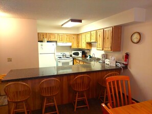 Fridge, microwave, oven, stovetop - Entire 3-Bed. 8-Person Winter Park Condo With Hot Tub & Amazing Location (Winter Park)