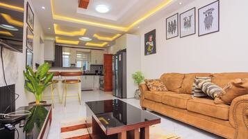 Smart TV, caminetto, videogiochi