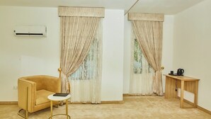 Luxury Room, City View | Desk, laptop workspace, WiFi (free) - BILAD AL-SHAM HOTEL AND SUITES (Kano)