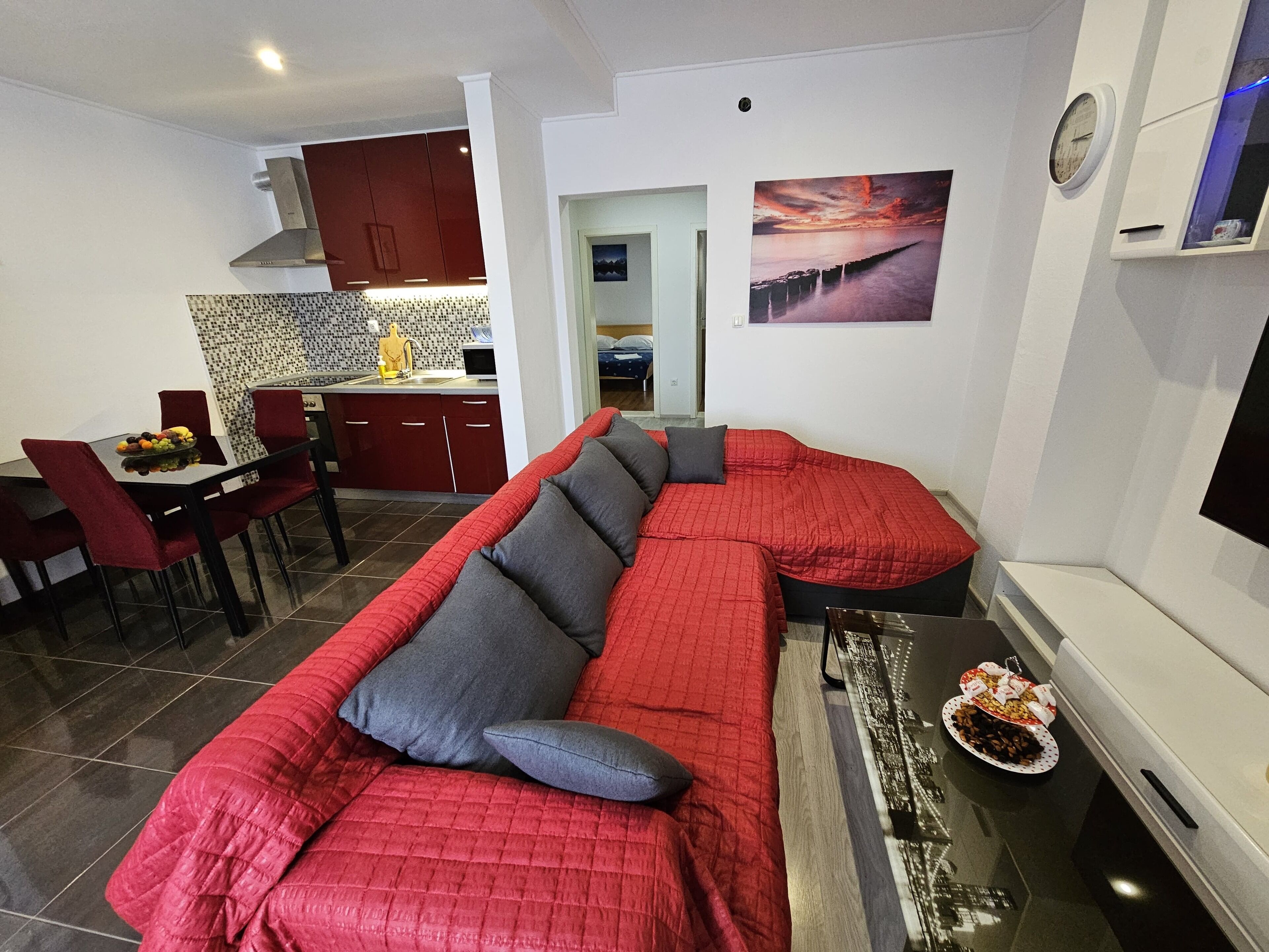 Comfort-huoneisto, 2 makuuhuonetta, tupakointi kielletty, keittiö | Oleskelualue | 55–tuumainen äly-TV, jossa kaapelikanavat