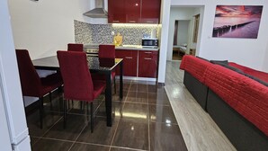 Appartamento Comfort, 2 camere da letto, non fumatori, cucina | Cucina privata | Macchina per tè/caffè, bollitore elettrico, tavolo da pranzo