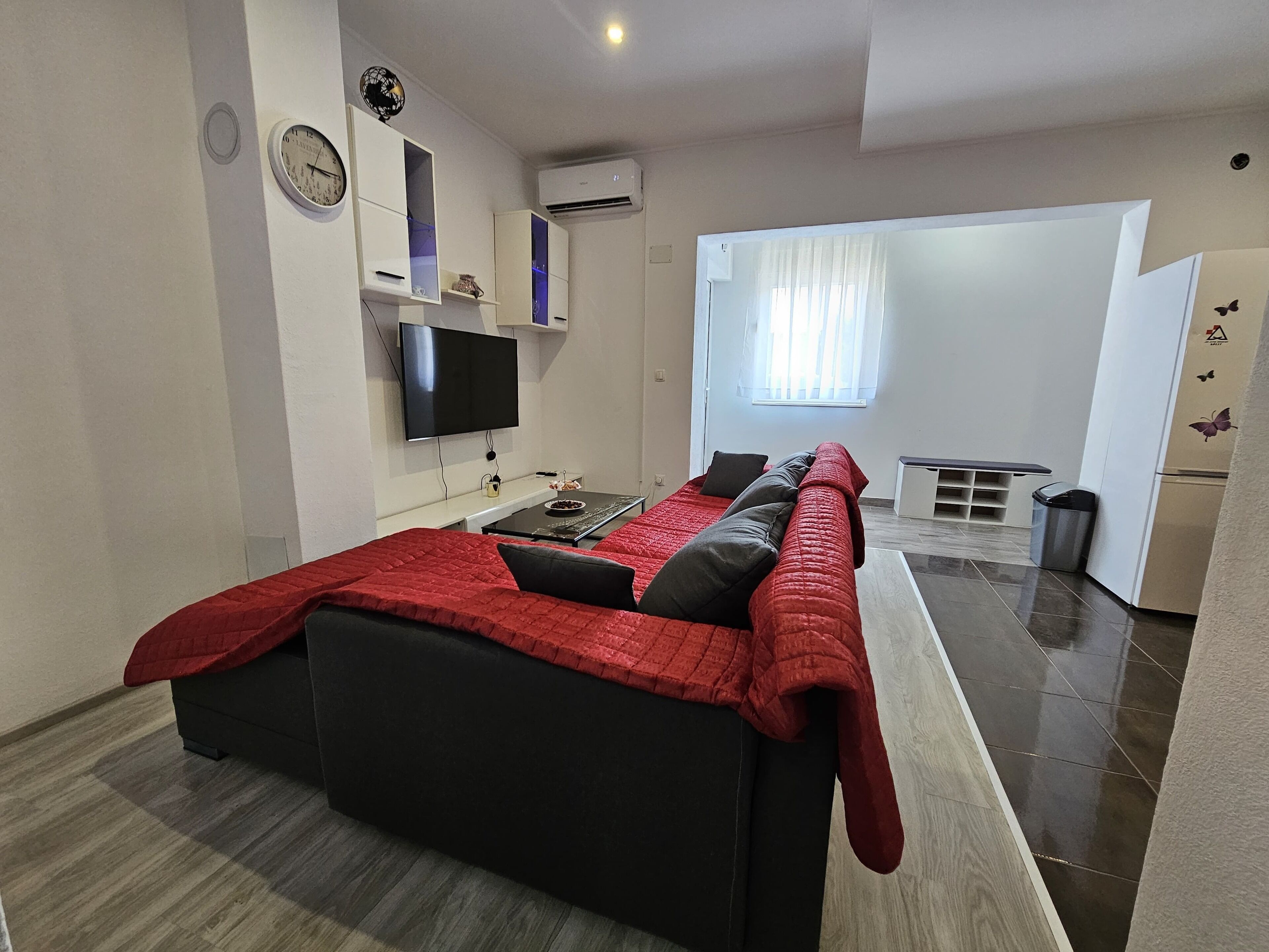 Comfort Apartment, 2 Bedrooms, Non Smoking, Kitchen | Living area | 55-inch Smart TV with cable channels