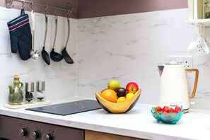 Lyxig studiosvit | Eget kök | Stort kylskåp, ugn, spishäll och espressobryggare