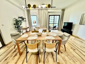 Dining - Stylish apartment in JBR - Bahar 1, Close to beach, 3 beds, great facilities (Dubai)