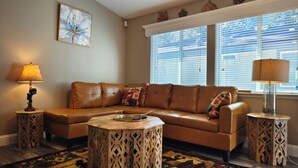 A living room with a brown leather sofa, two side tables with lamps, a patterned rug, and a window with blinds. - #4-cnvnt 4B3B fits 8PPL, 15 mins walk to heavenly (South Lake Tahoe)