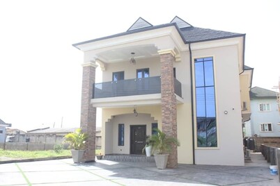 Spacious 4-bedroom building in a  secured and most accessible estate Ibadan.