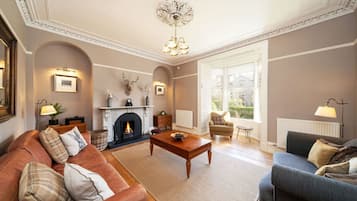 Smart TV, fireplace, stereo