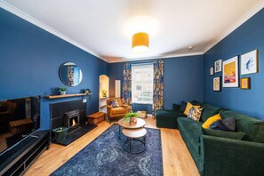 TV, fireplace - Barclay, Stonehaven Seaside Home (Aberdeenshire)