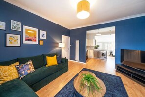 TV, fireplace - Barclay, Stonehaven Seaside Home (Aberdeenshire)