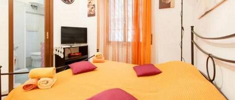 1 chambre, fer et planche à repasser, Wi-Fi, draps fournis