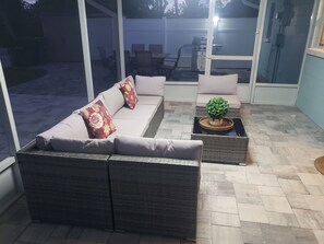 Outdoor dining - Effortless City Stay in Sarasota
 (Sarasota)
