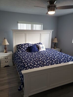 3 bedrooms, iron/ironing board, free WiFi, bed sheets - Effortless City Stay in Sarasota
 (Sarasota)