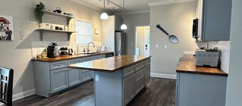 Grace Delani Getaway. Charming 3 bedroom home located in Gastonia, NC.