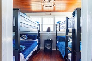 4 Schlafzimmer, Bügeleisen/Bügelbrett, Reisekinderbett, WLAN