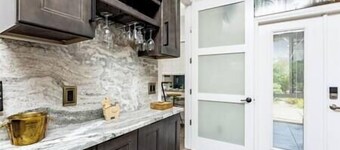 Tropical Garden Hideaway